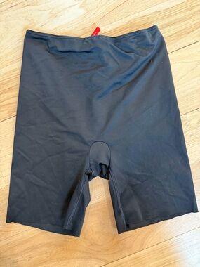 Spanx shorts size medium